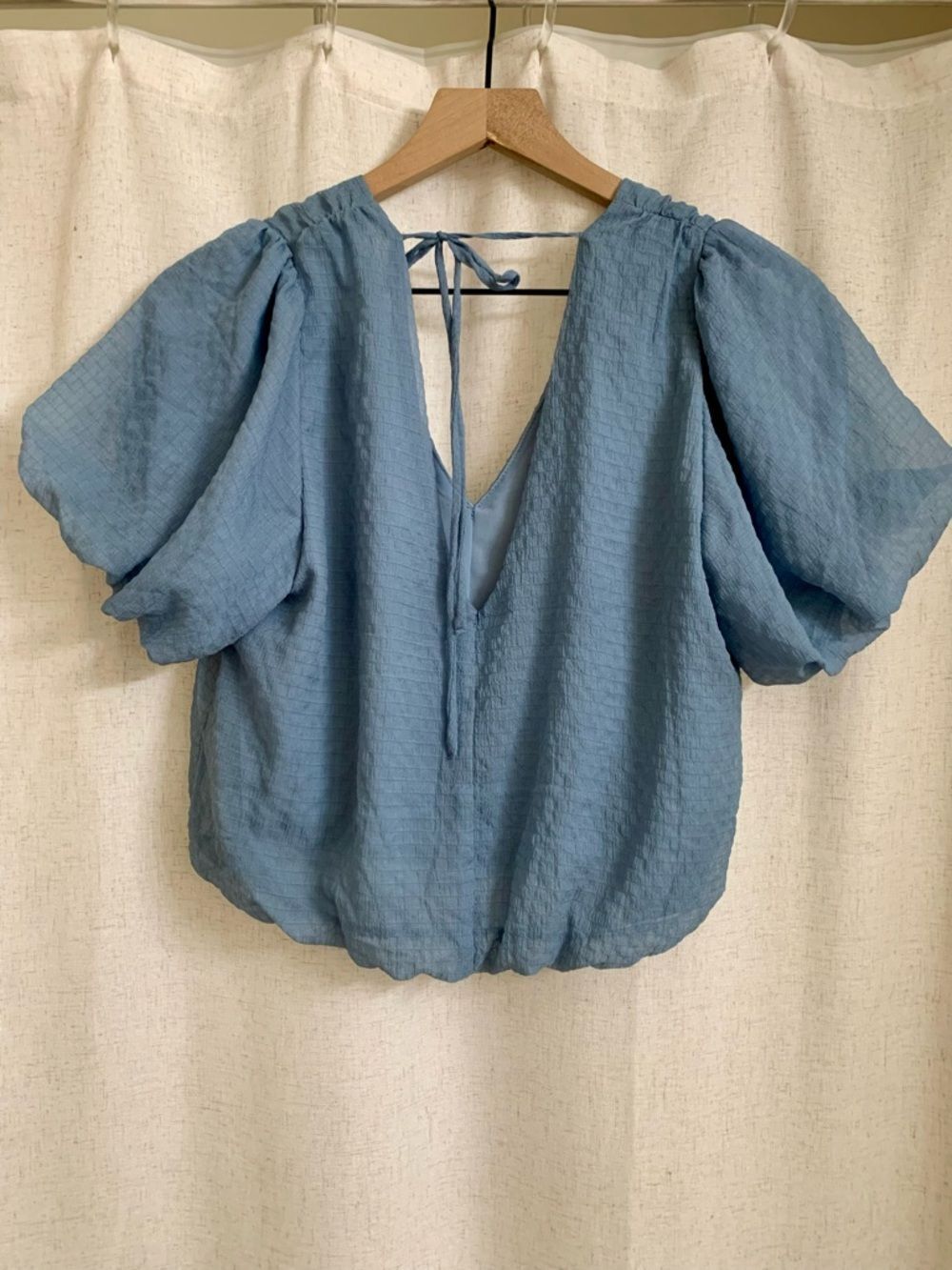 ASTR the Label Dusty Blue V-Neck Puff Gauze Sleeve Blouse Tie neck Bubble Small - Picture 6 of 6